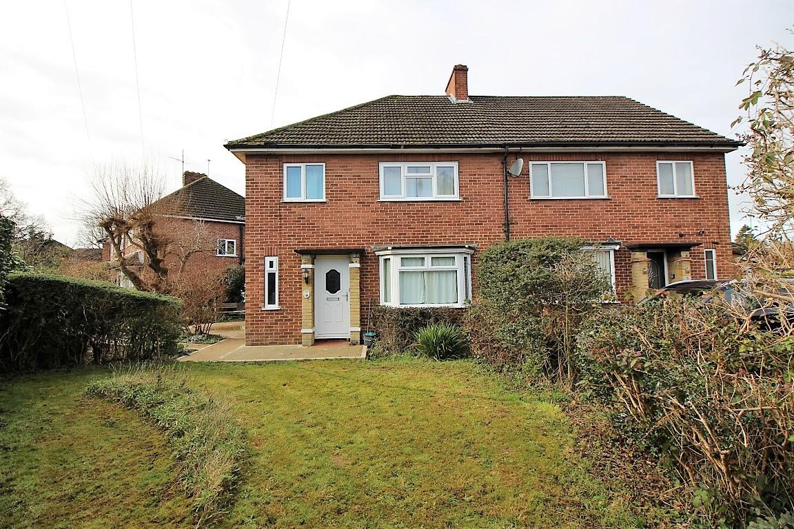 3 bed property in Hildens Drive, Reading